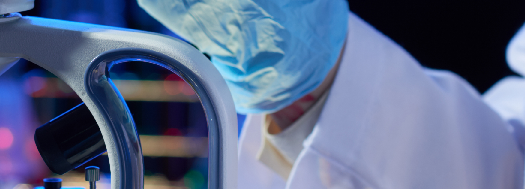 Neurocirurgia - microscópio cirúrgico em laboratório